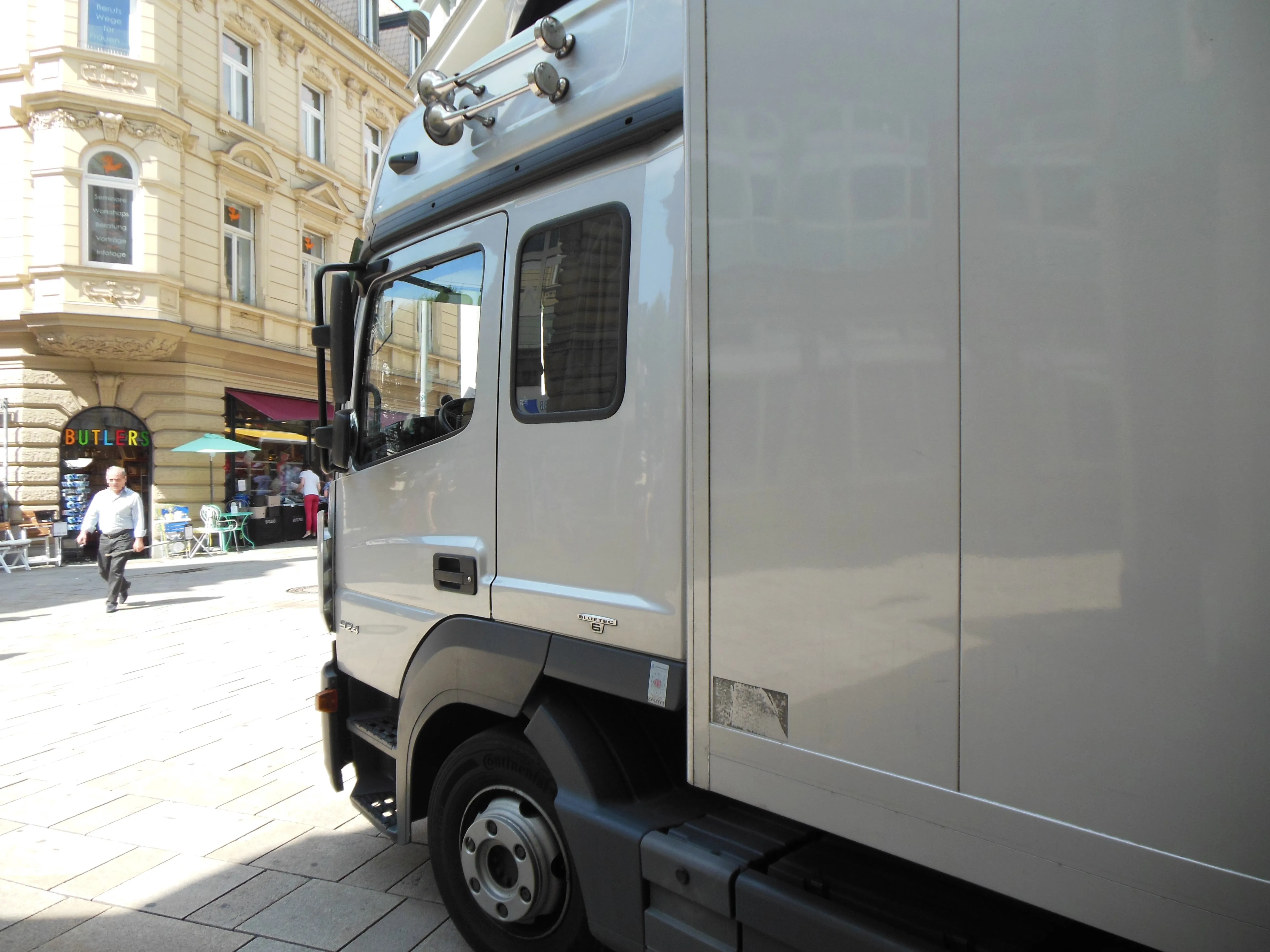 10トントラックは大型免許で運転が可能