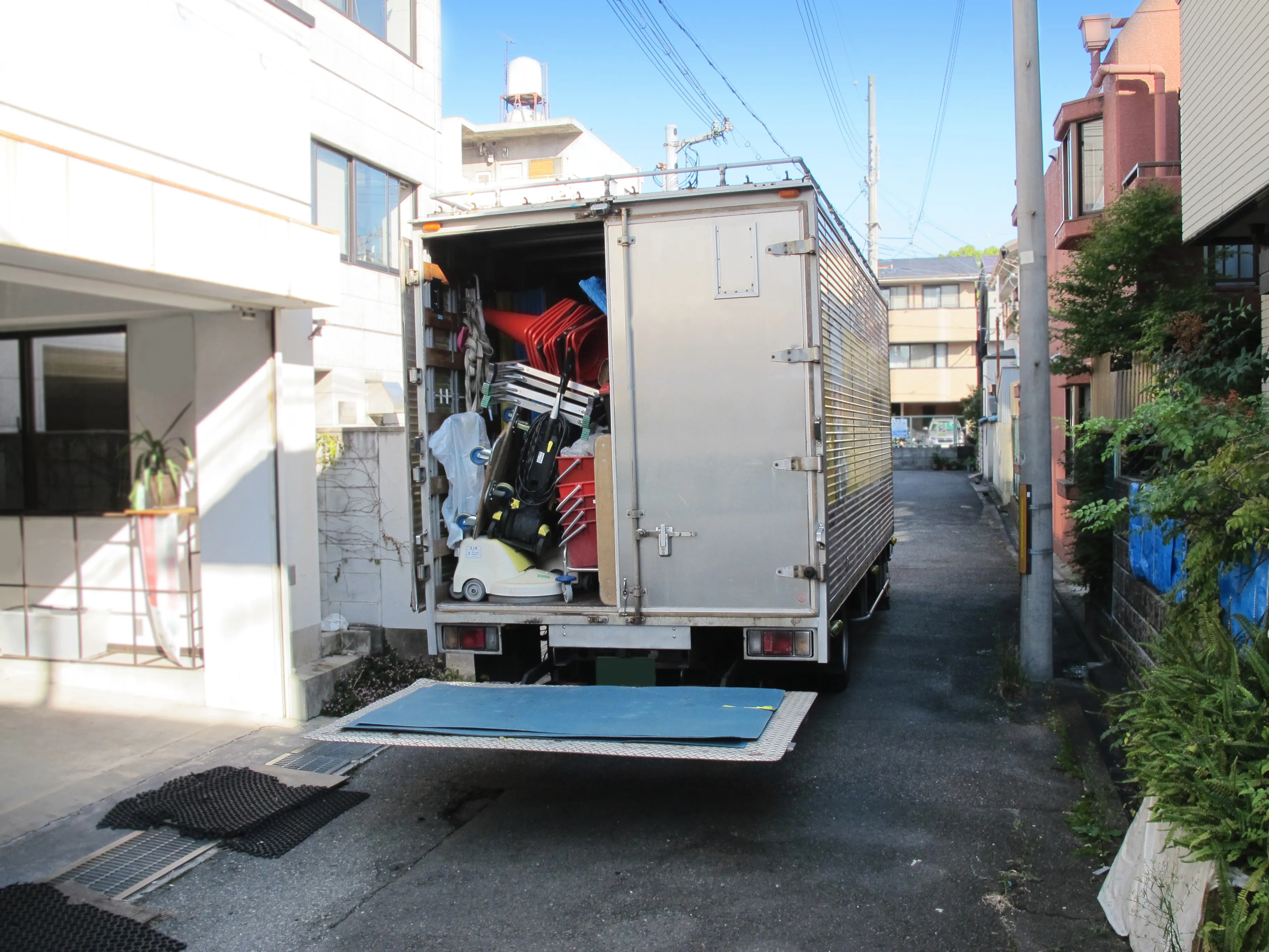 2トントラックの大きさ・積載量・荷台寸法は