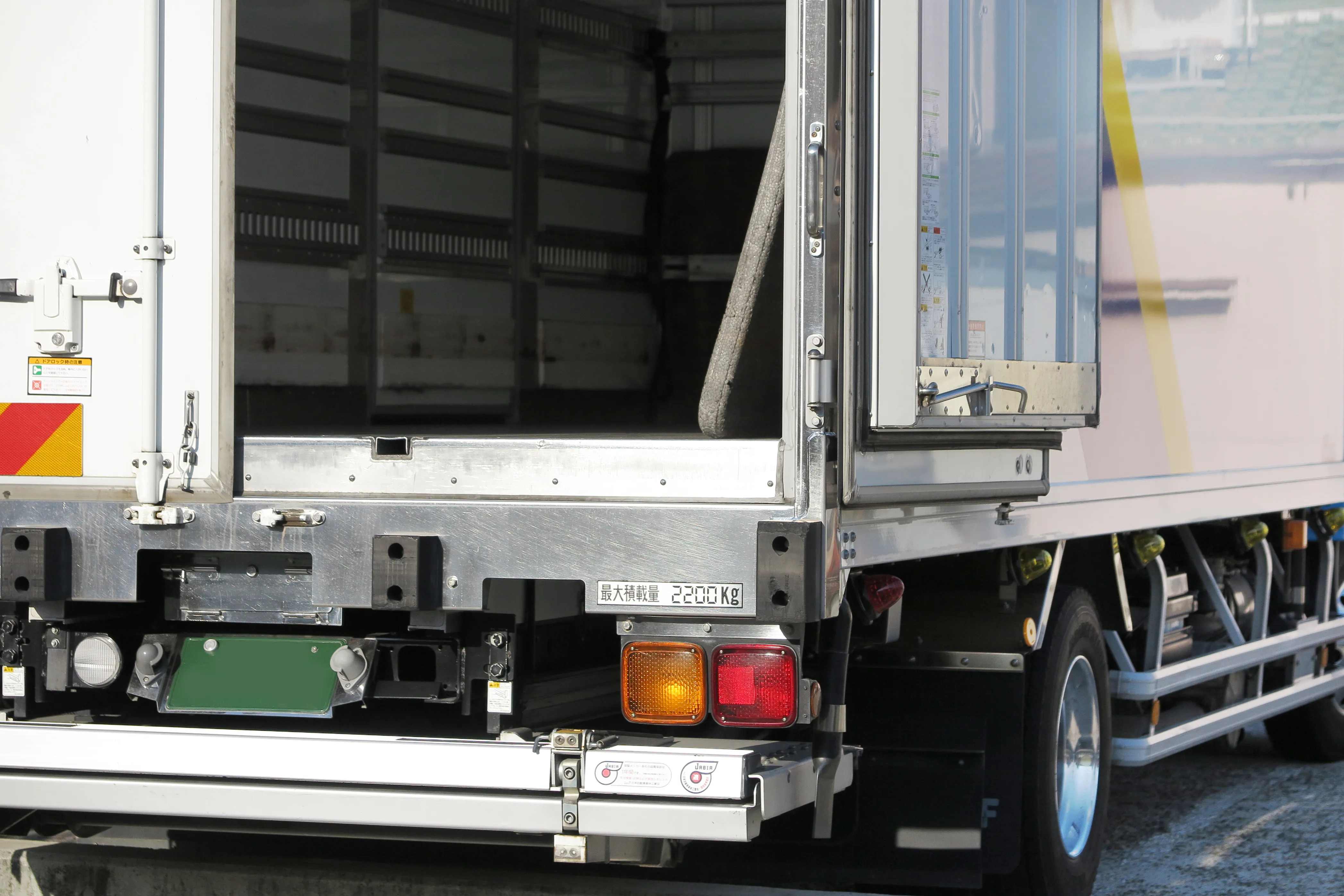 3トントラックってどのくらいの大きさ?積載量・荷台寸法は?