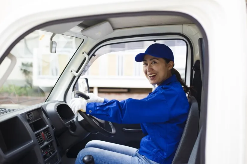 女性のトラック運転手が活躍する現場</div>
