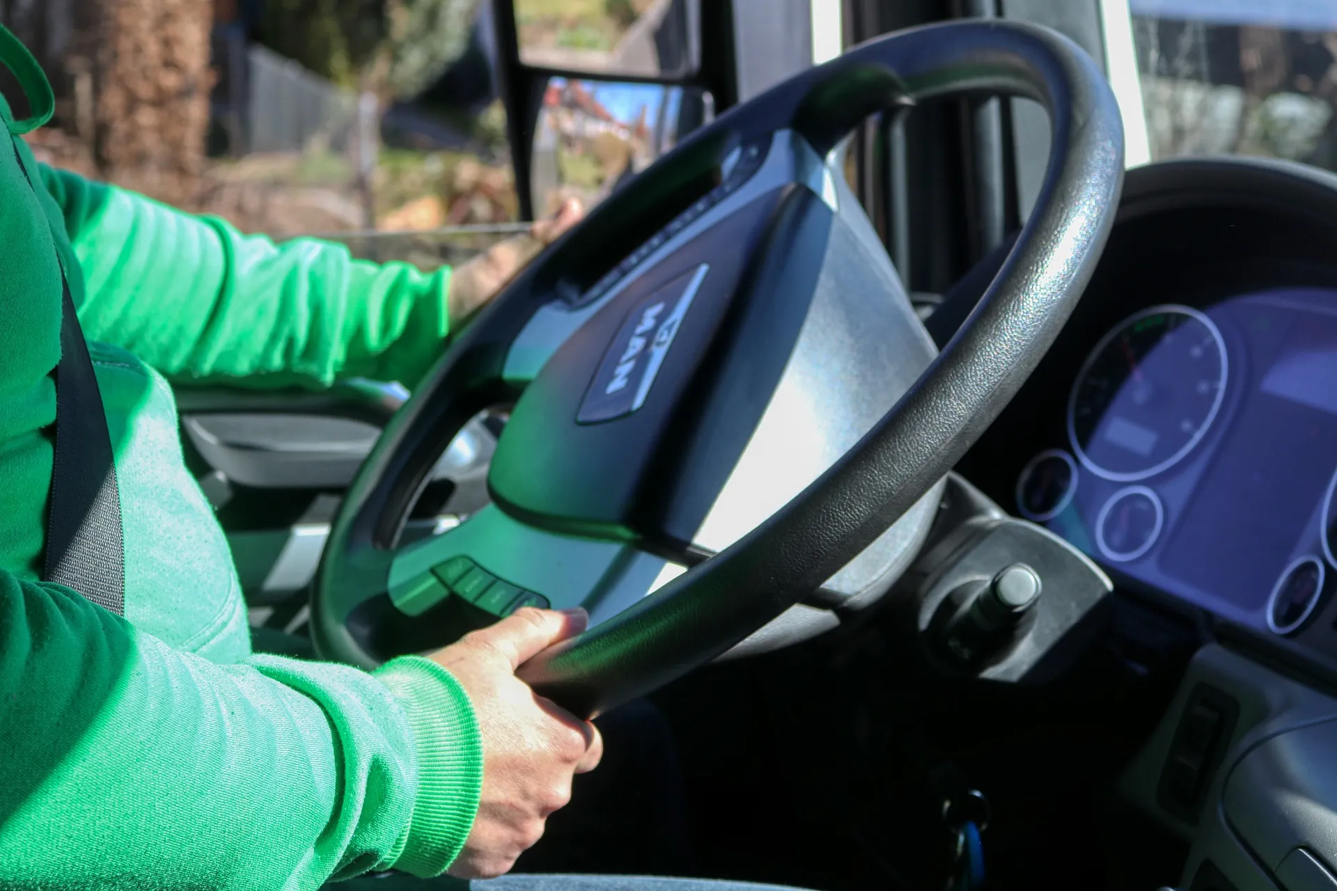8トントラックの運転に必要なのは大型免許