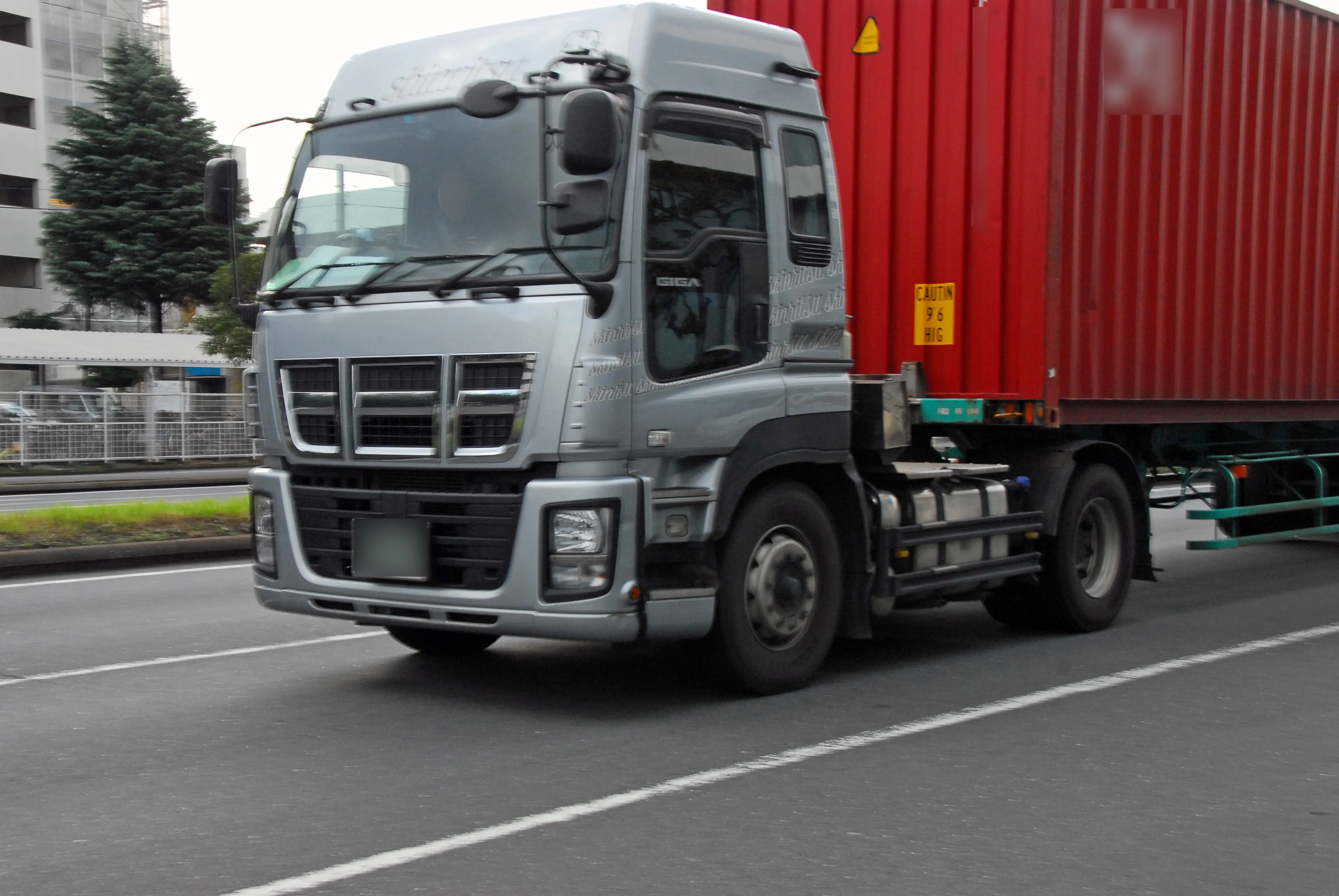 10トントラックの運転の注意点