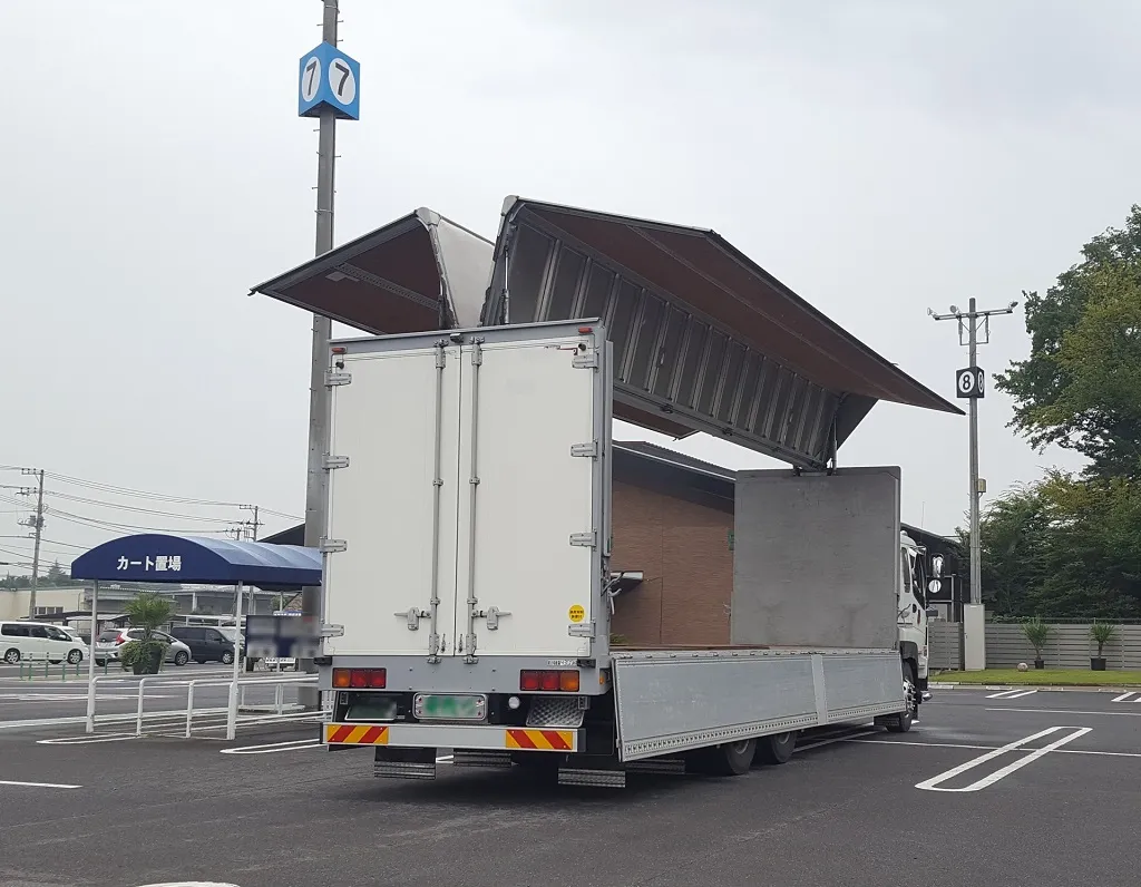 ウイング車とはドライバーの仕事内容や運転可能な免許もご紹介